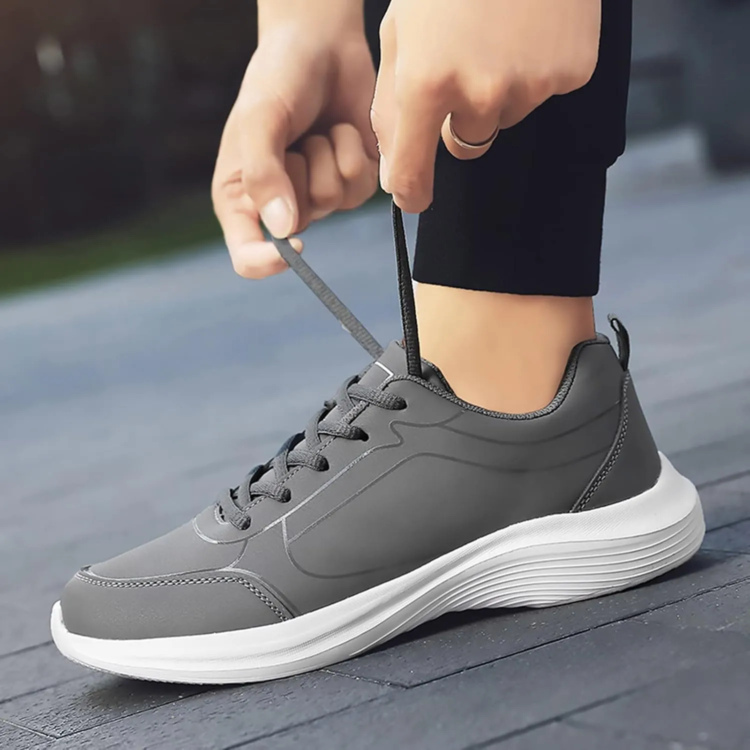 Fashion Men Sports Shoes Flat Non Slip Lace Up Upper Lightweight and Comfortable Mens Club Fashion Sneaker
