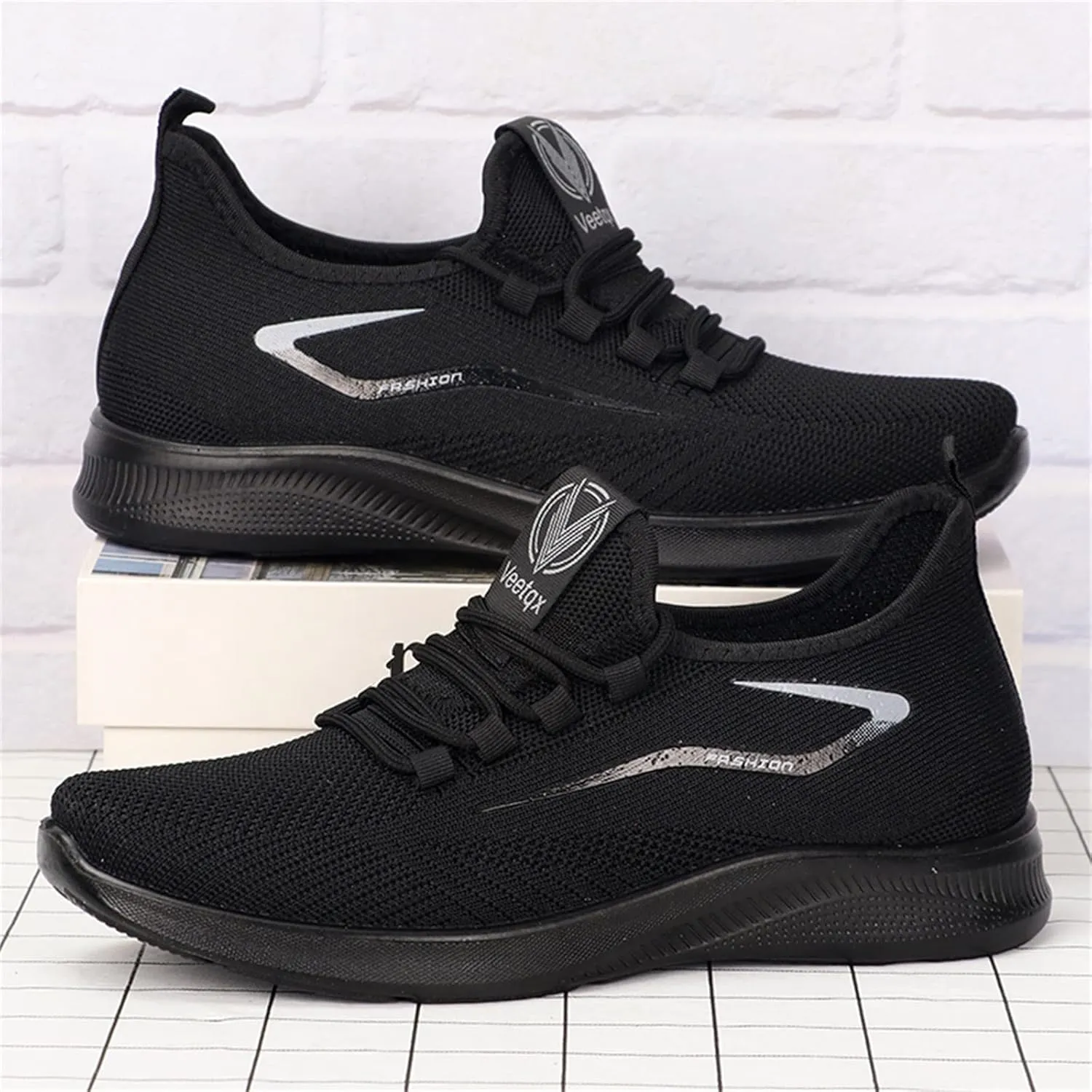 Fashion Spring and Summer Men Sports Shoes Flat Bottom Light Slip On Elastic Fly Woven Mesh Mens Basketball Sneaker