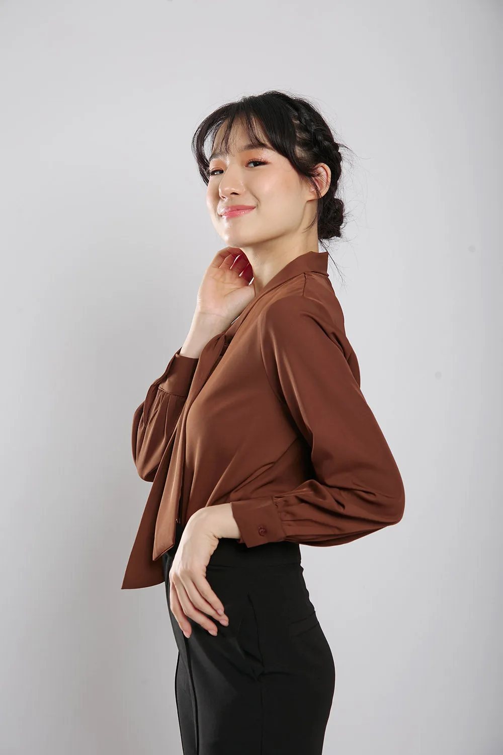 Nadya Blouse in Coffee