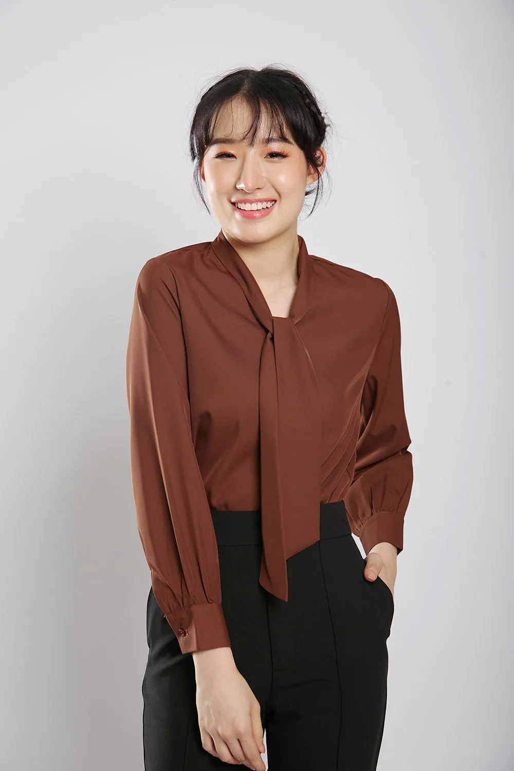Nadya Blouse in Coffee