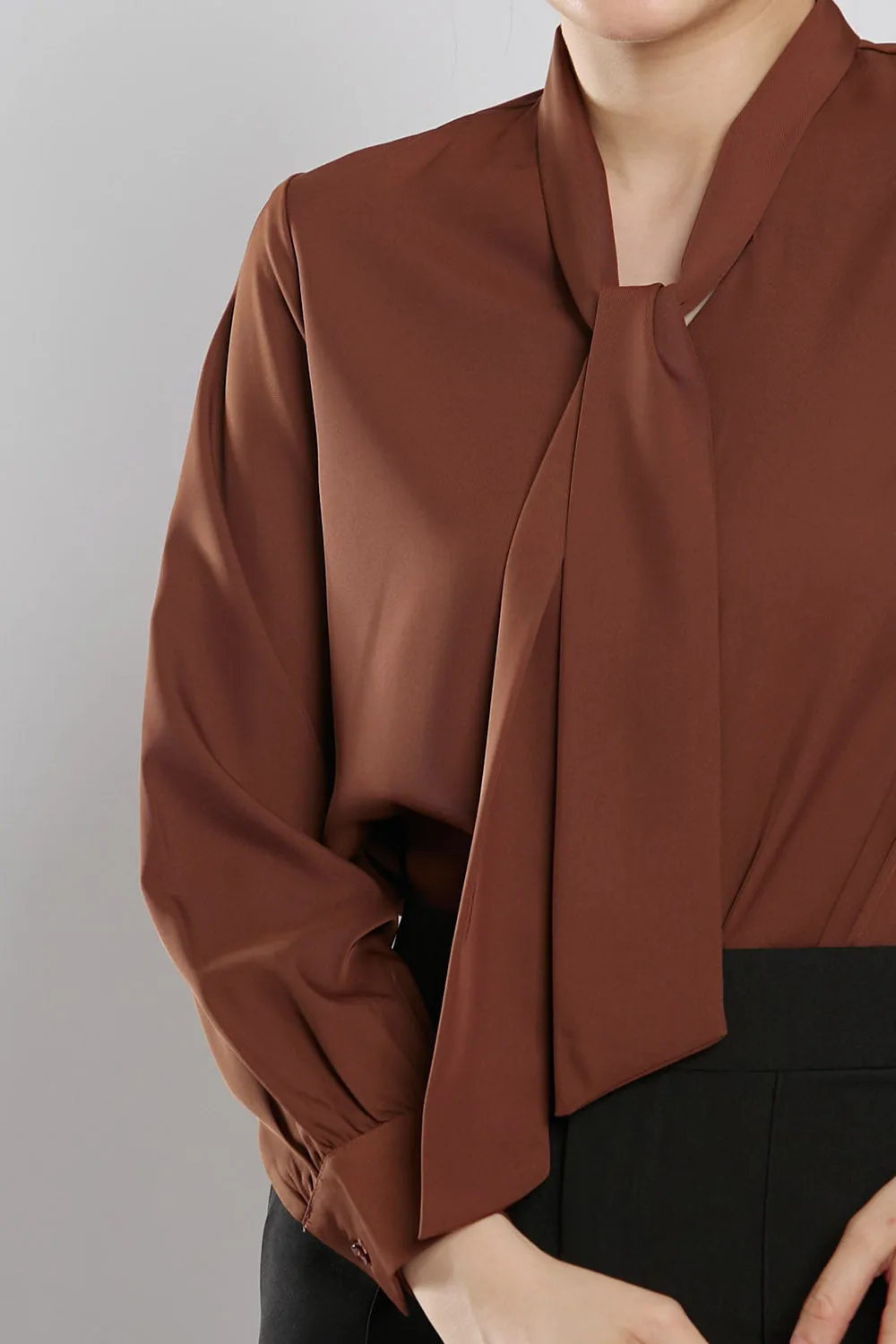 Nadya Blouse in Coffee