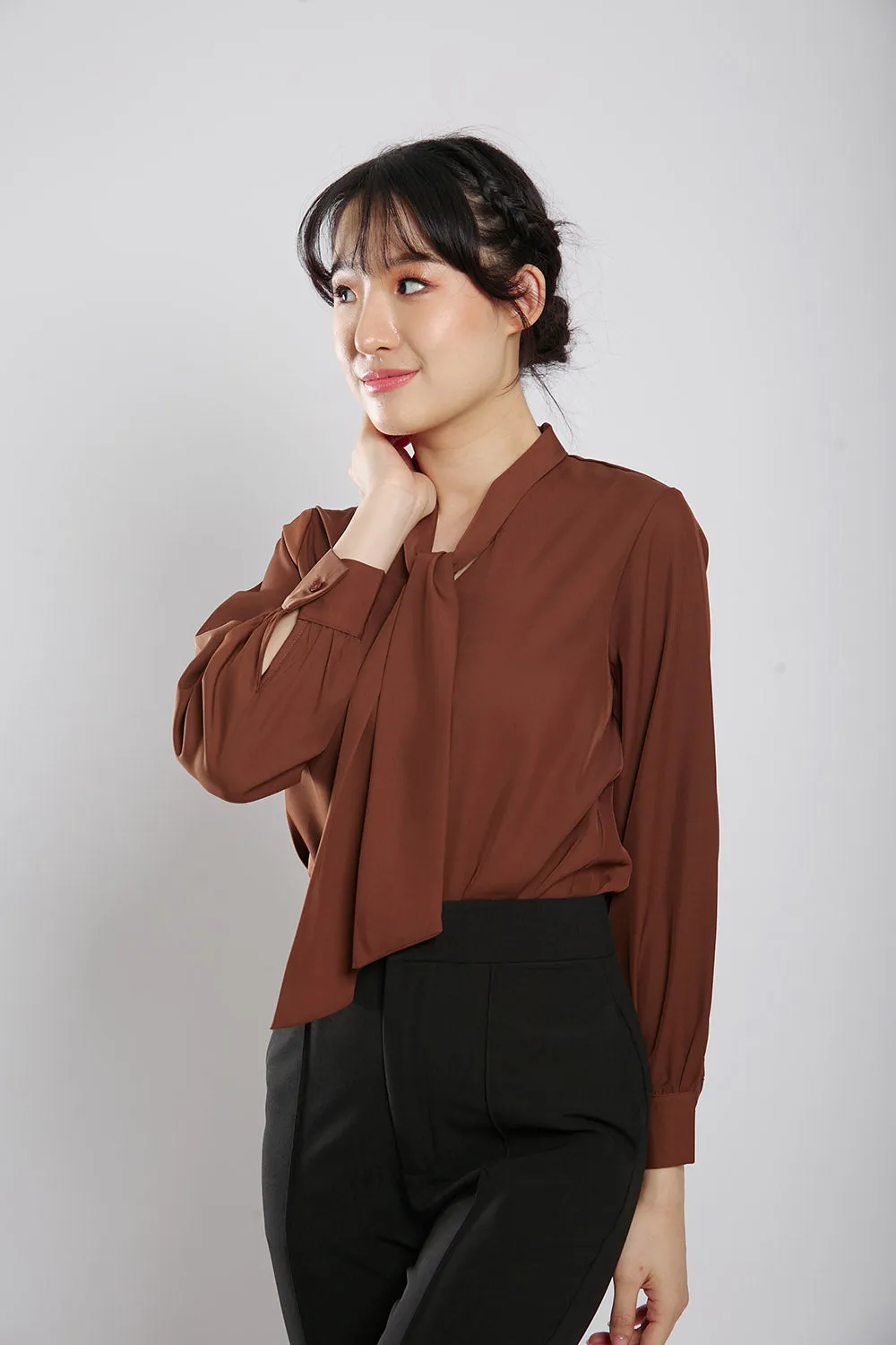 Nadya Blouse in Coffee