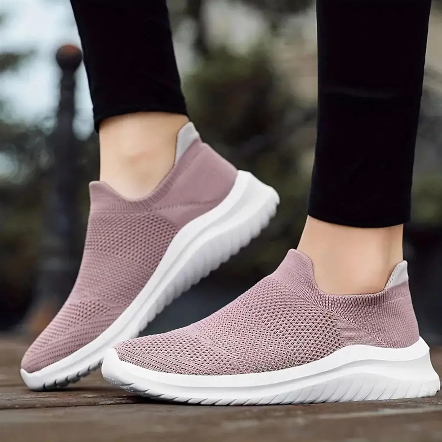 Stylish and Comfortable Mesh Breathable Soft Soled Casual Sneakers for Men and Women Alike. Women Athletic Shoes