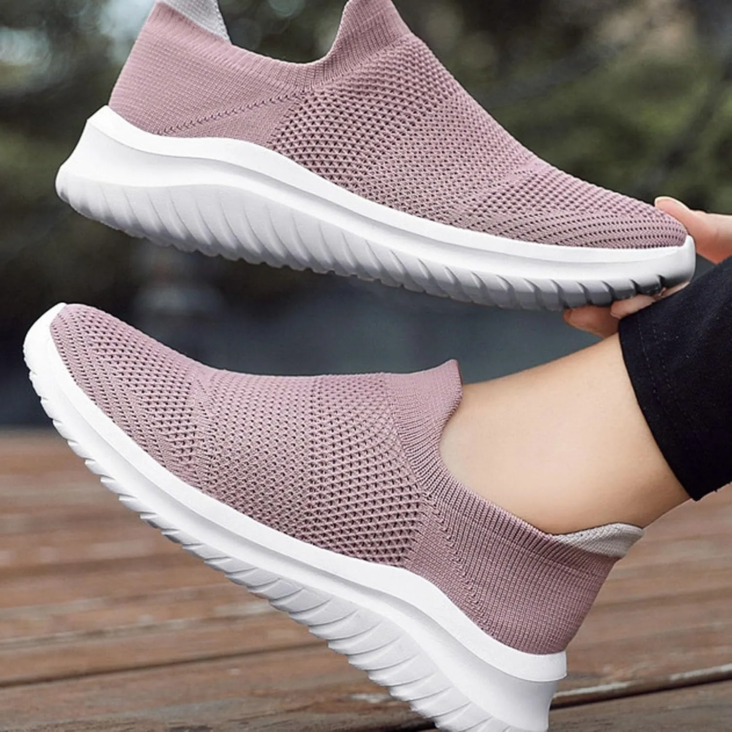 Stylish and Comfortable Mesh Breathable Soft Soled Casual Sneakers for Men and Women Alike. Women Athletic Shoes