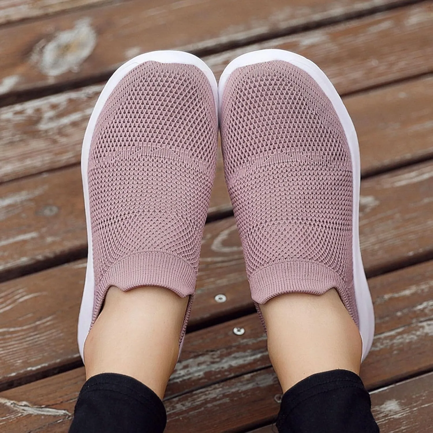 Stylish and Comfortable Mesh Breathable Soft Soled Casual Sneakers for Men and Women Alike. Women Athletic Shoes